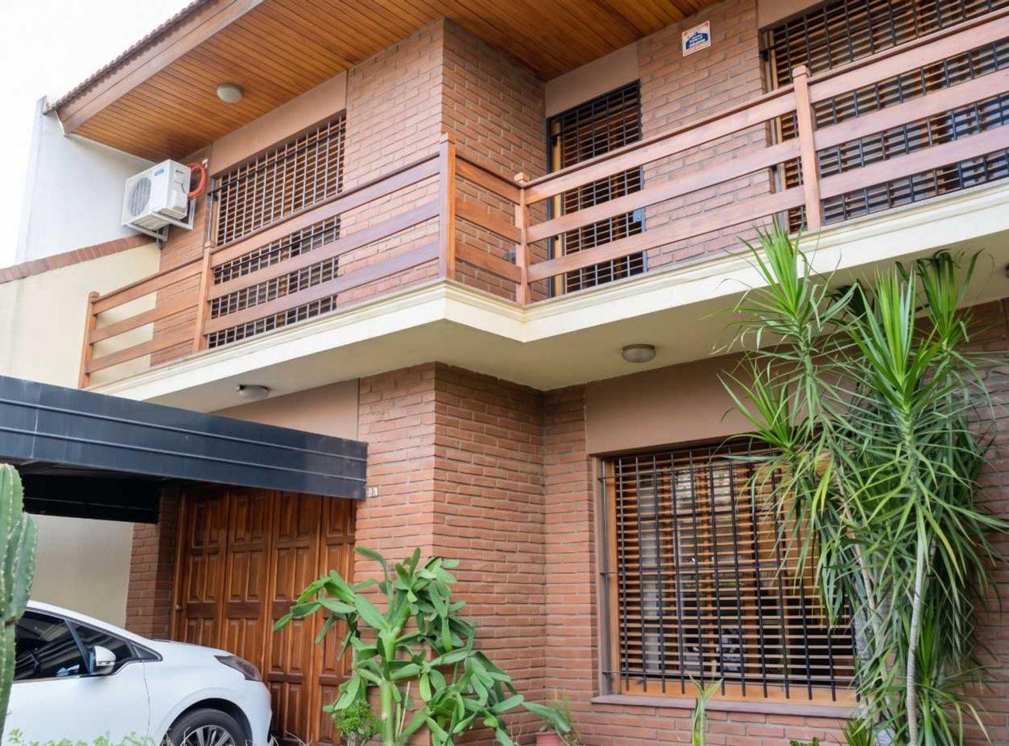 Foto de VENTA CASA 5 AMB, JARDIN Y QUINCHO ACEPTA PERMUTA, imagen 2
