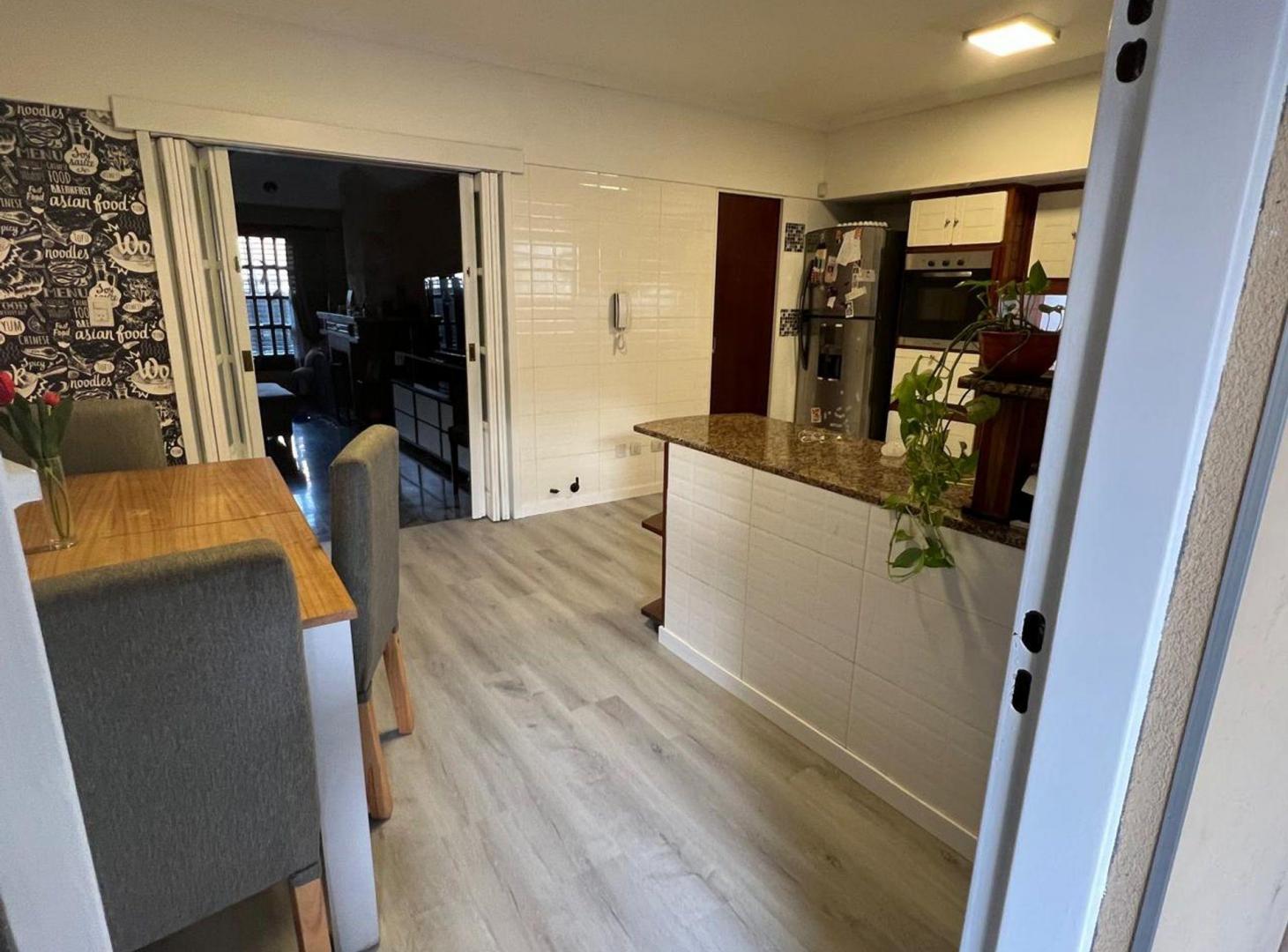Foto de VENTA CASA 5 AMB, JARDIN Y QUINCHO ACEPTA PERMUTA, imagen 5