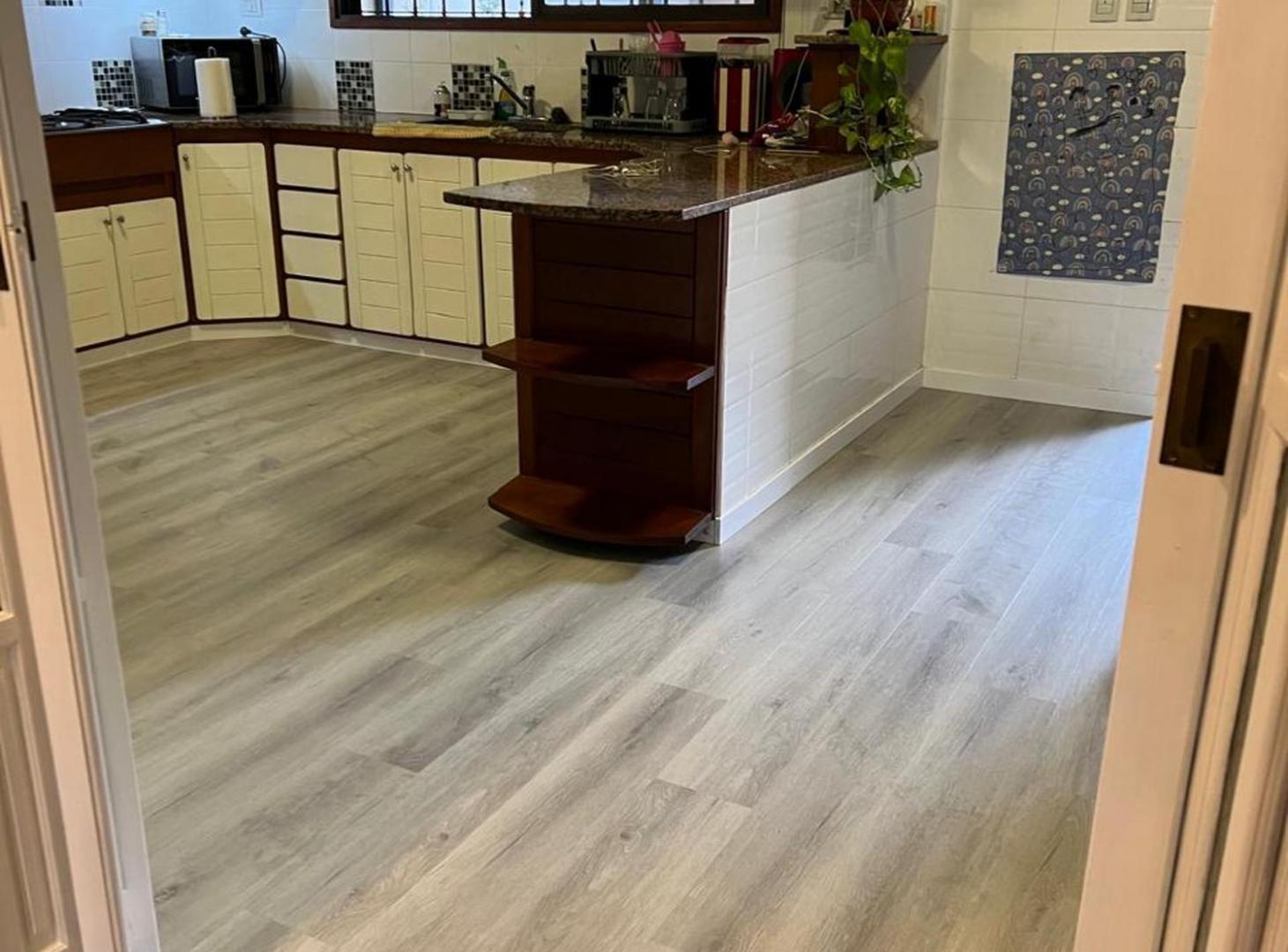 Foto de VENTA CASA 5 AMB, JARDIN Y QUINCHO ACEPTA PERMUTA, imagen 3