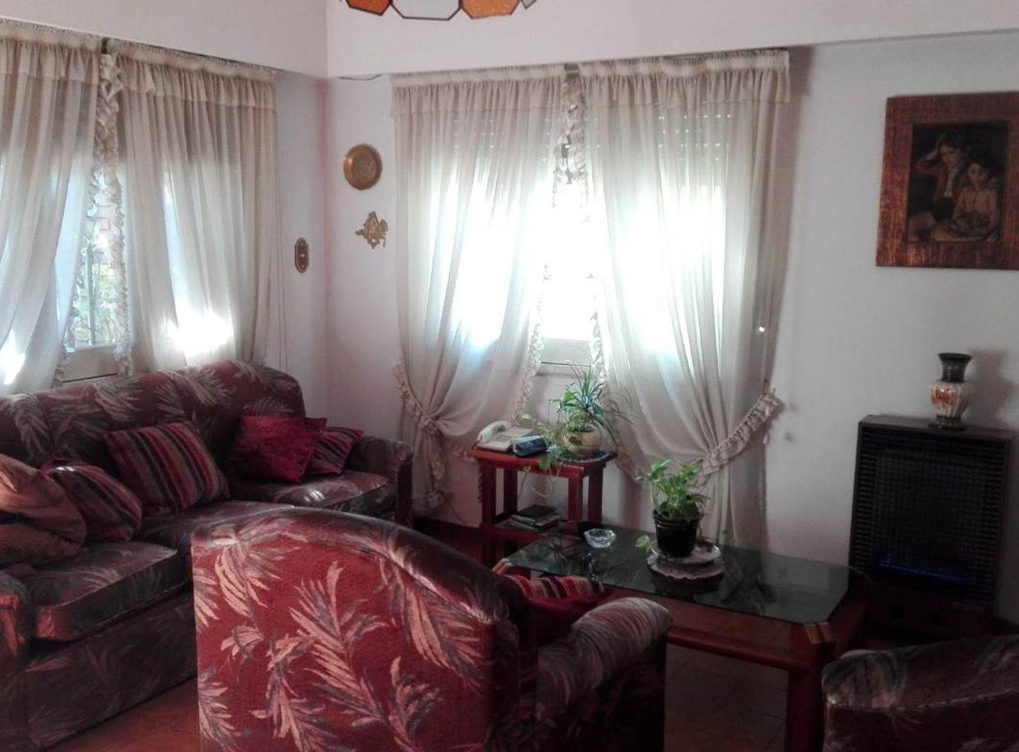 Foto de VENTA DE CASA 3 AMB CON COCHERA QUILMES OESTE, imagen 1