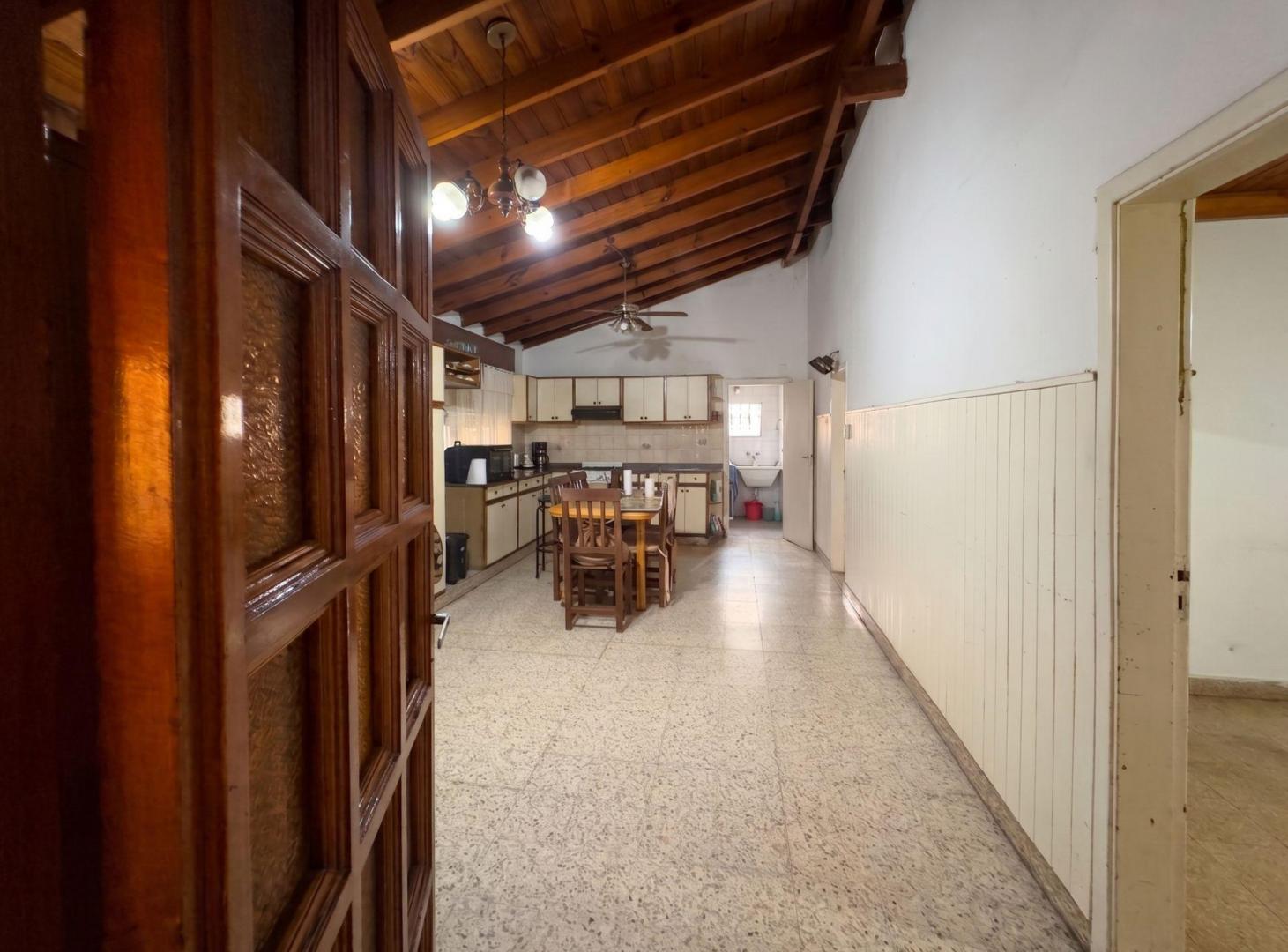 Foto de CASA 4 AMBIENTES COCHERA Y PATIO - ACEPTA PERMUTA, imagen 5