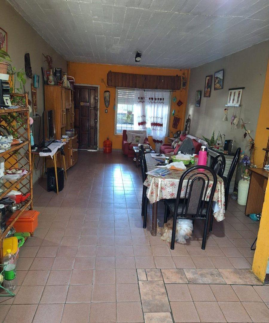 Foto de VENTA TERRENO CON 3 DEPARTAMENTOS, EZPELETA, imagen 1