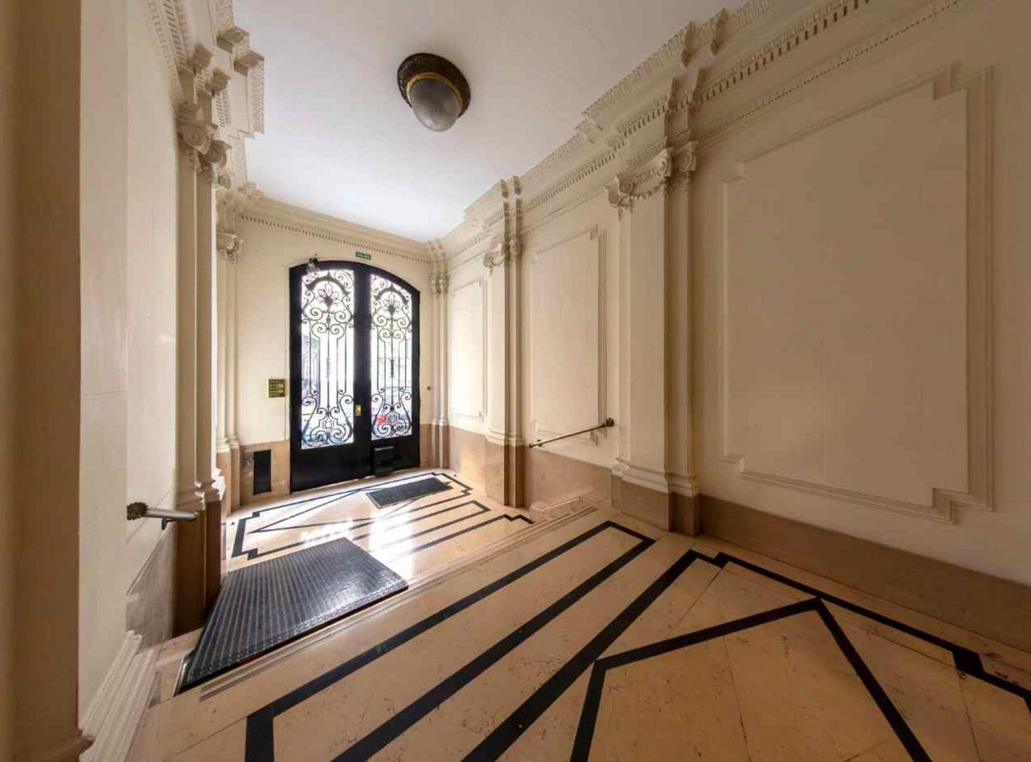 Foto de VENTA 5 AMBIENTES EN PASAJE RIVAROLA SAN NICOLAS, imagen 2