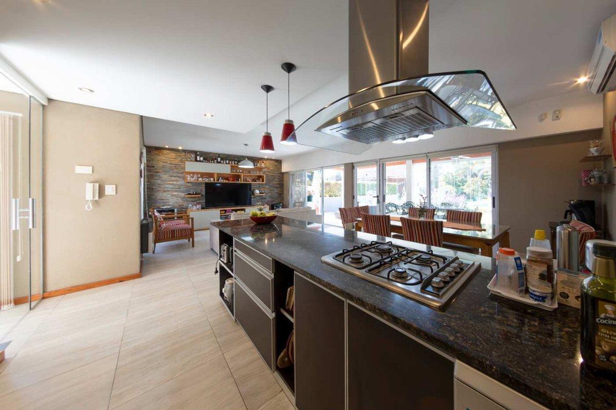 Foto de Venta Casa -545 M2- Centro- pileta- parque-Burzaco, imagen 4