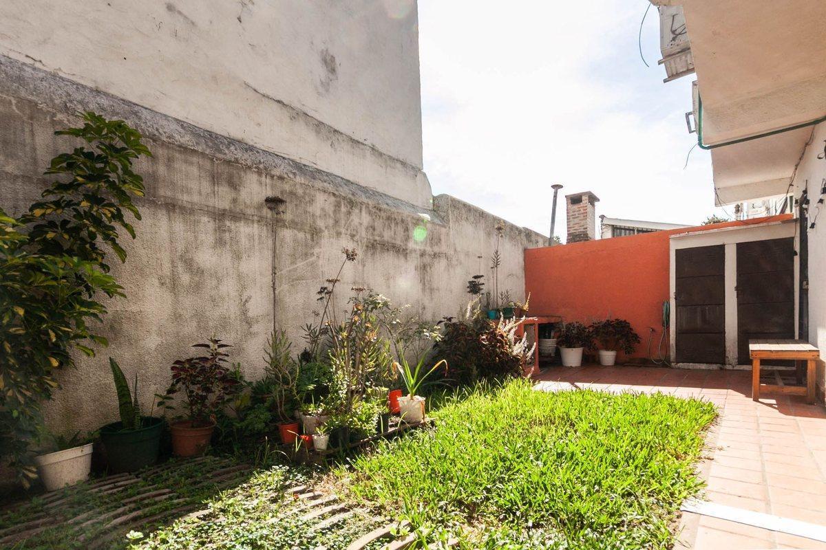 Foto de VENTA CASA 4 AMB. C/ FONDO-ADROGUE -APTO CREDITO, imagen 2