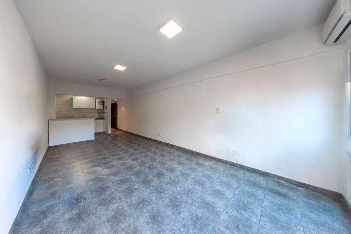 Foto de VENTA MONOAMBIENTE CON COCHERA EN SAN NICOLAS, imagen 1
