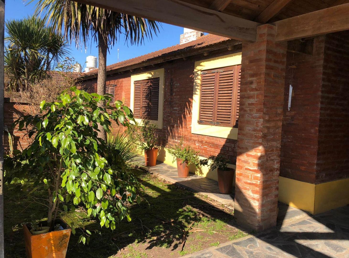 Foto de VENTA-CASA 4 AMBIENTES CON PARQUE-CHASCOMÚS, imagen 3