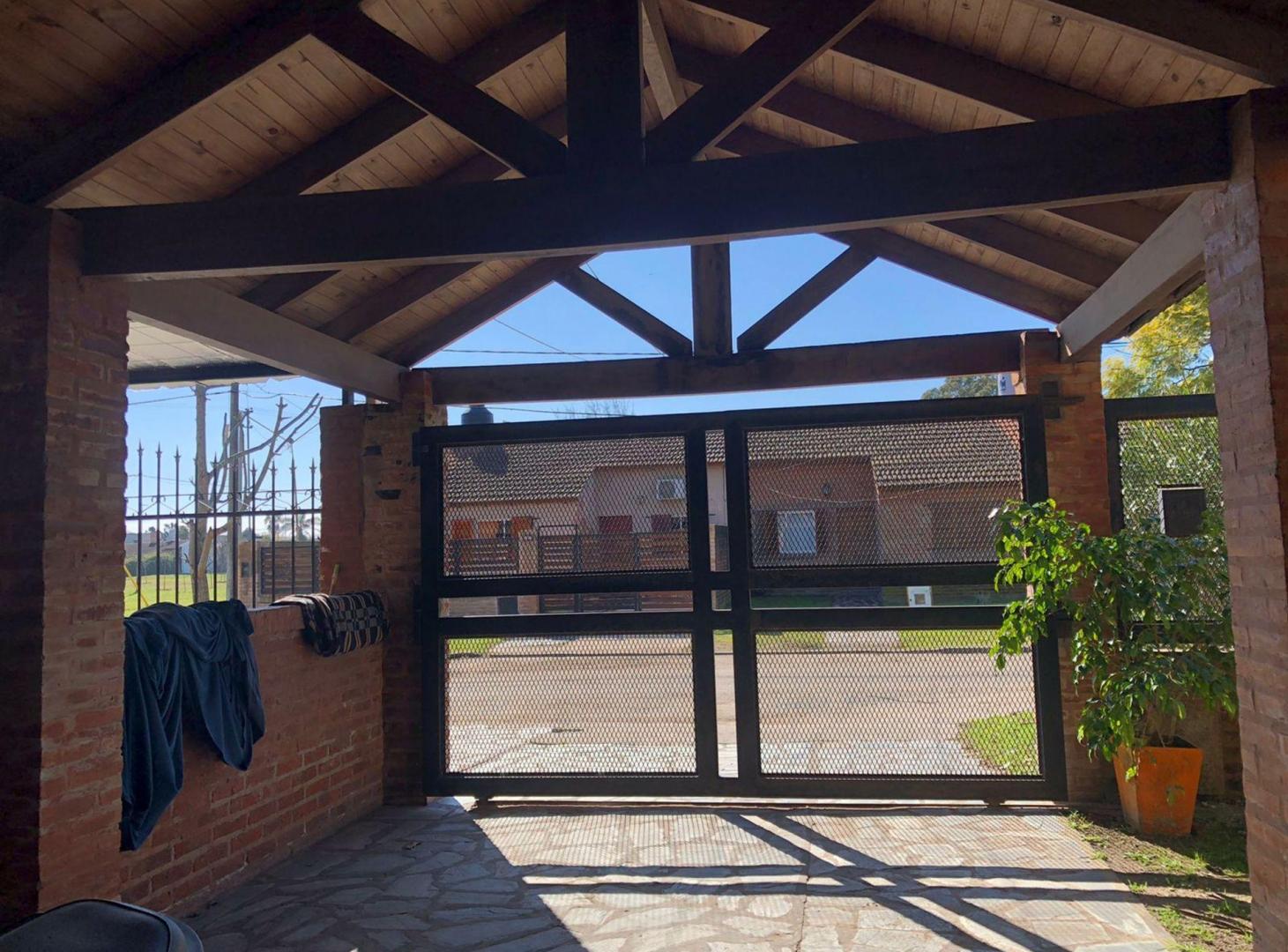 Foto de VENTA-CASA 4 AMBIENTES CON PARQUE-CHASCOMÚS, imagen 2