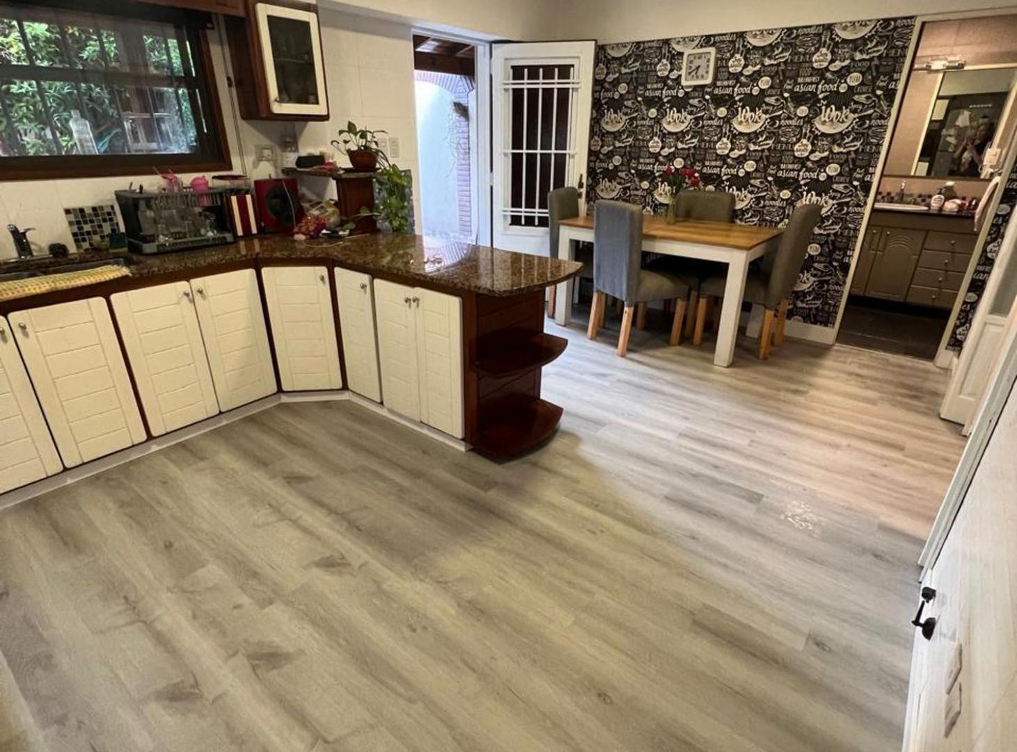 Foto de VENTA CASA 5 AMB, JARDIN Y QUINCHO ACEPTA PERMUTA, imagen 4