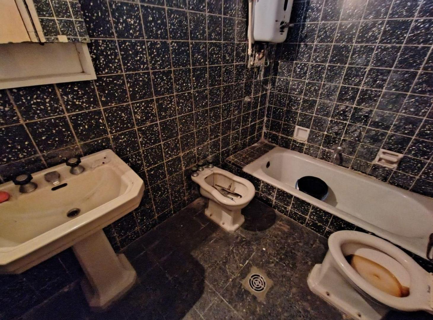 Foto de VENTA CASA A REFACCIONAR, CON FONDO LIBRE QUILMES, imagen 4