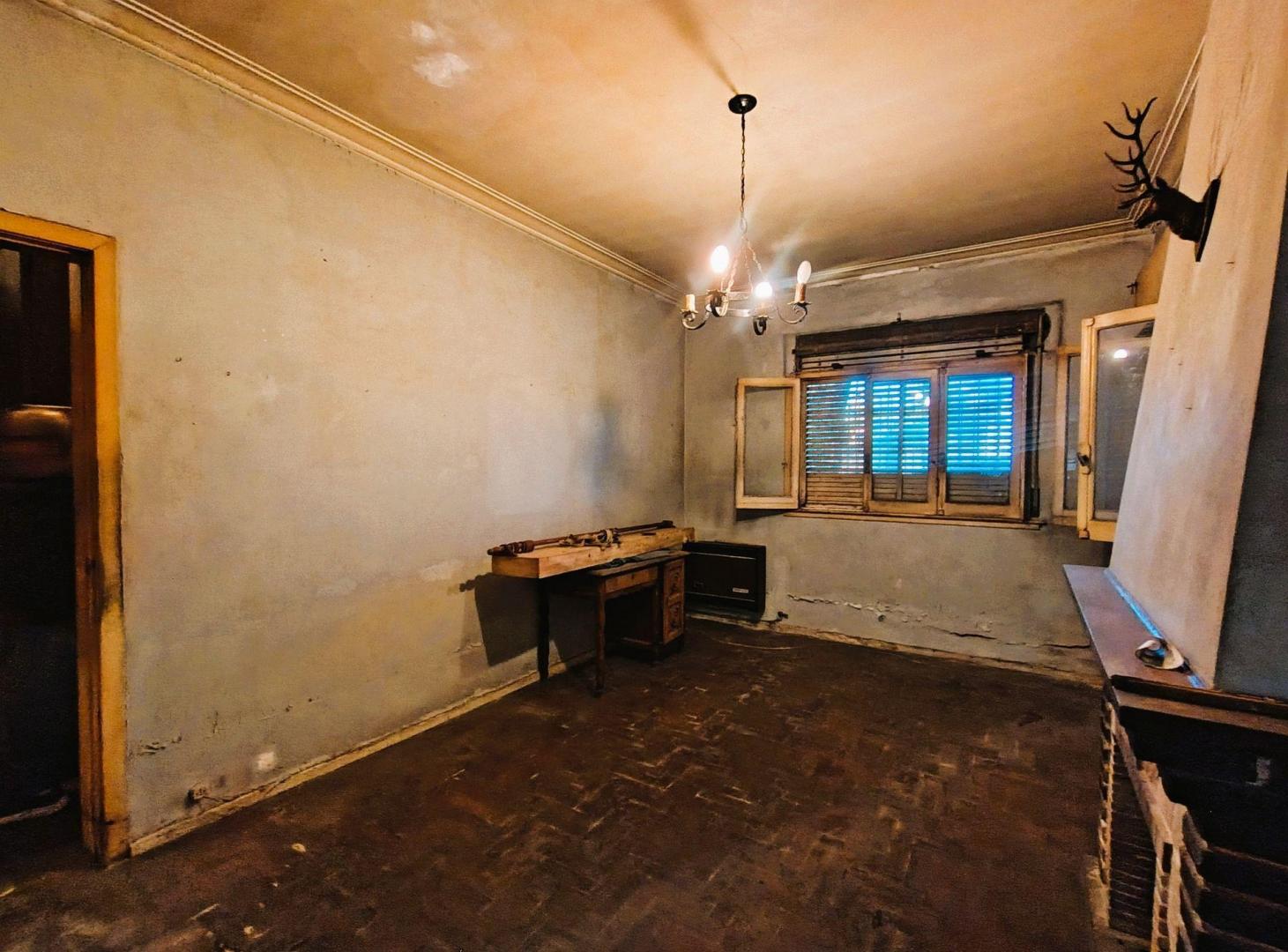 Foto de VENTA CASA A REFACCIONAR, CON FONDO LIBRE QUILMES, imagen 2
