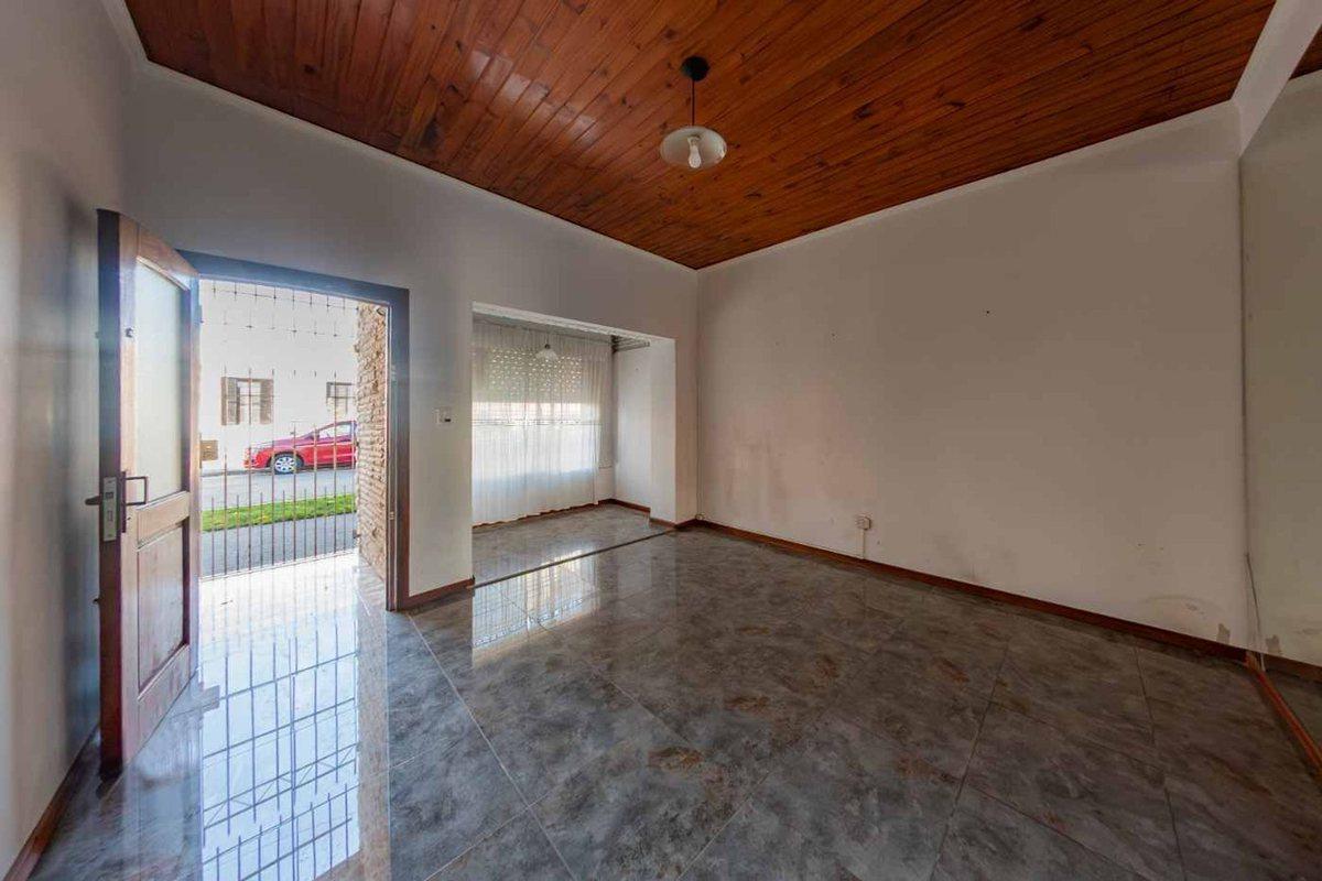 Foto de Casa de 4 amb lote propio - Lanus Oeste - cochera, imagen 1