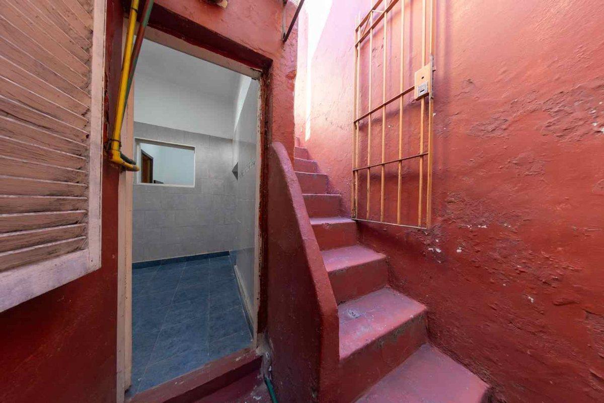 Foto de Casa de 4 amb lote propio - Lanus Oeste - cochera, imagen 4