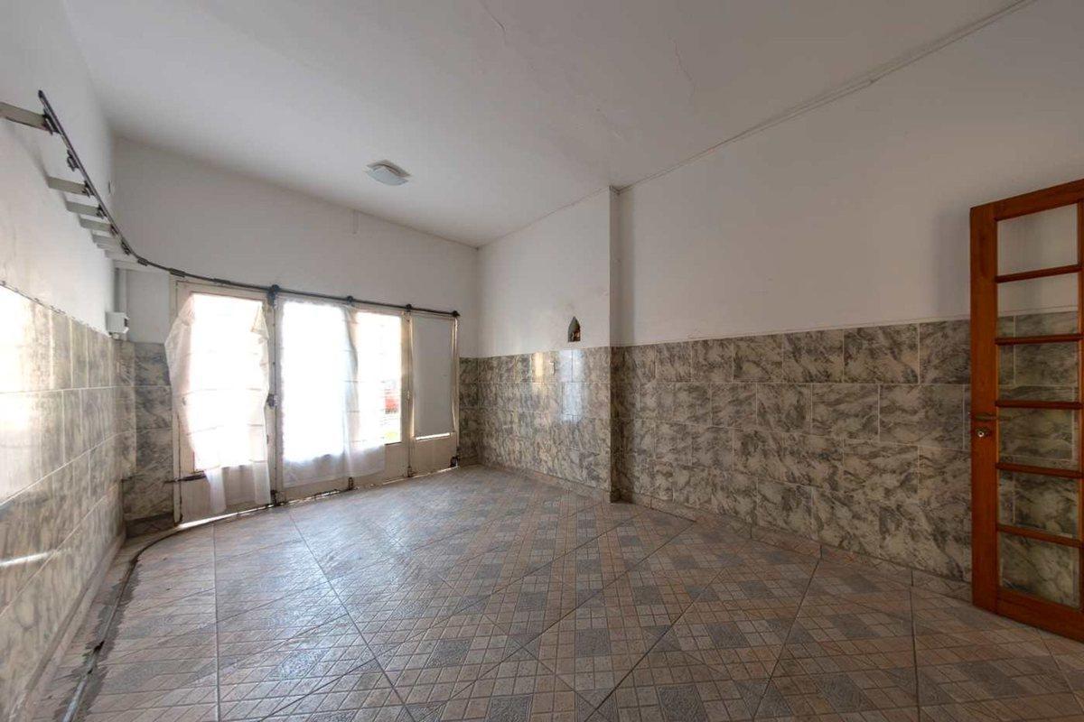 Foto de Casa de 4 amb lote propio - Lanus Oeste - cochera, imagen 5