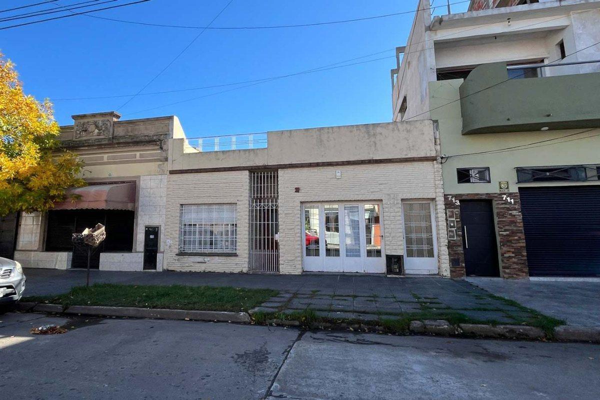 Foto de Casa de 4 amb lote propio - Lanus Oeste - cochera, imagen 2