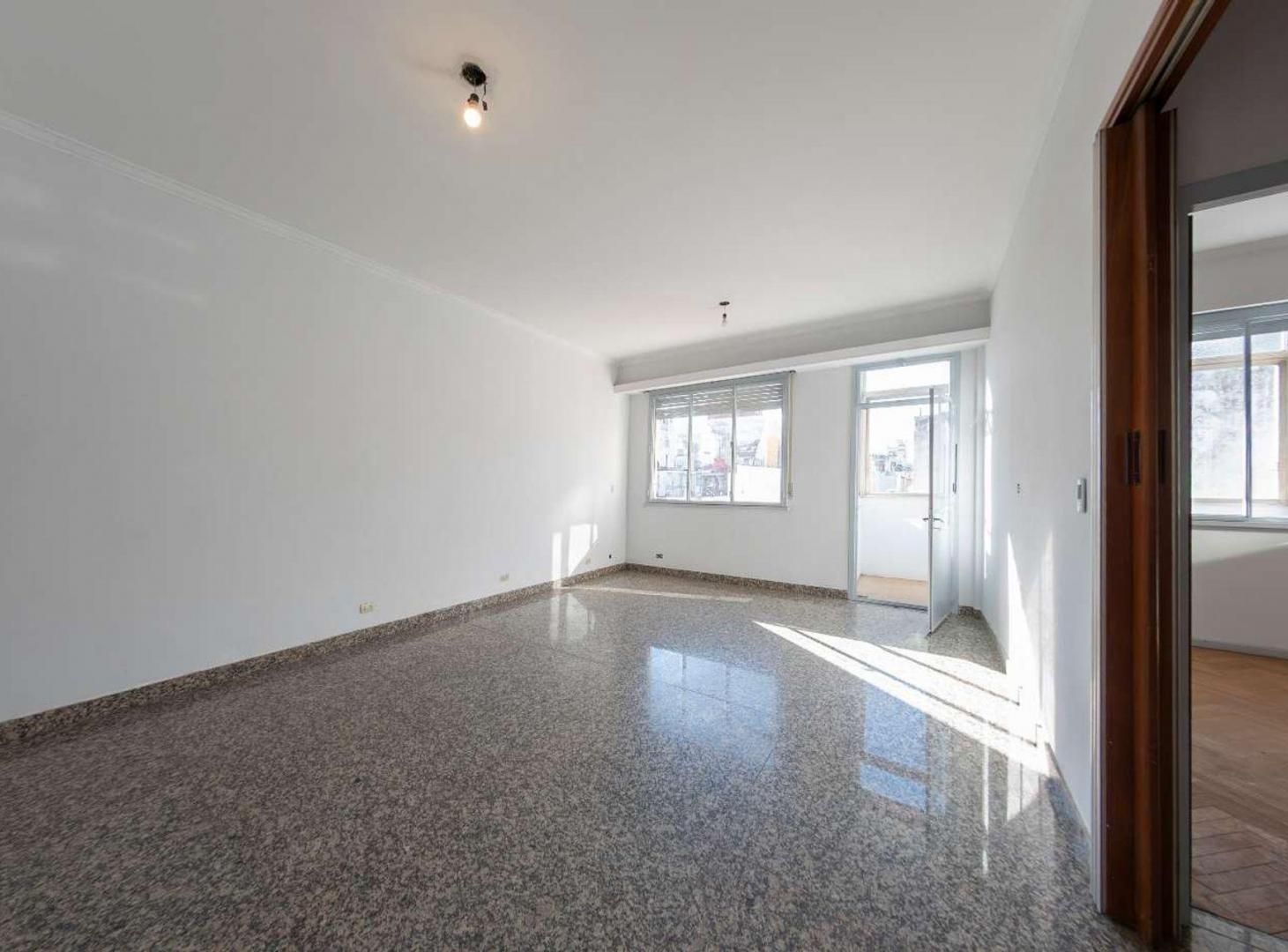 Foto de VENTA DEPTO 3 AMB CON BALCON + DEP EN MONSERRAT, imagen 1