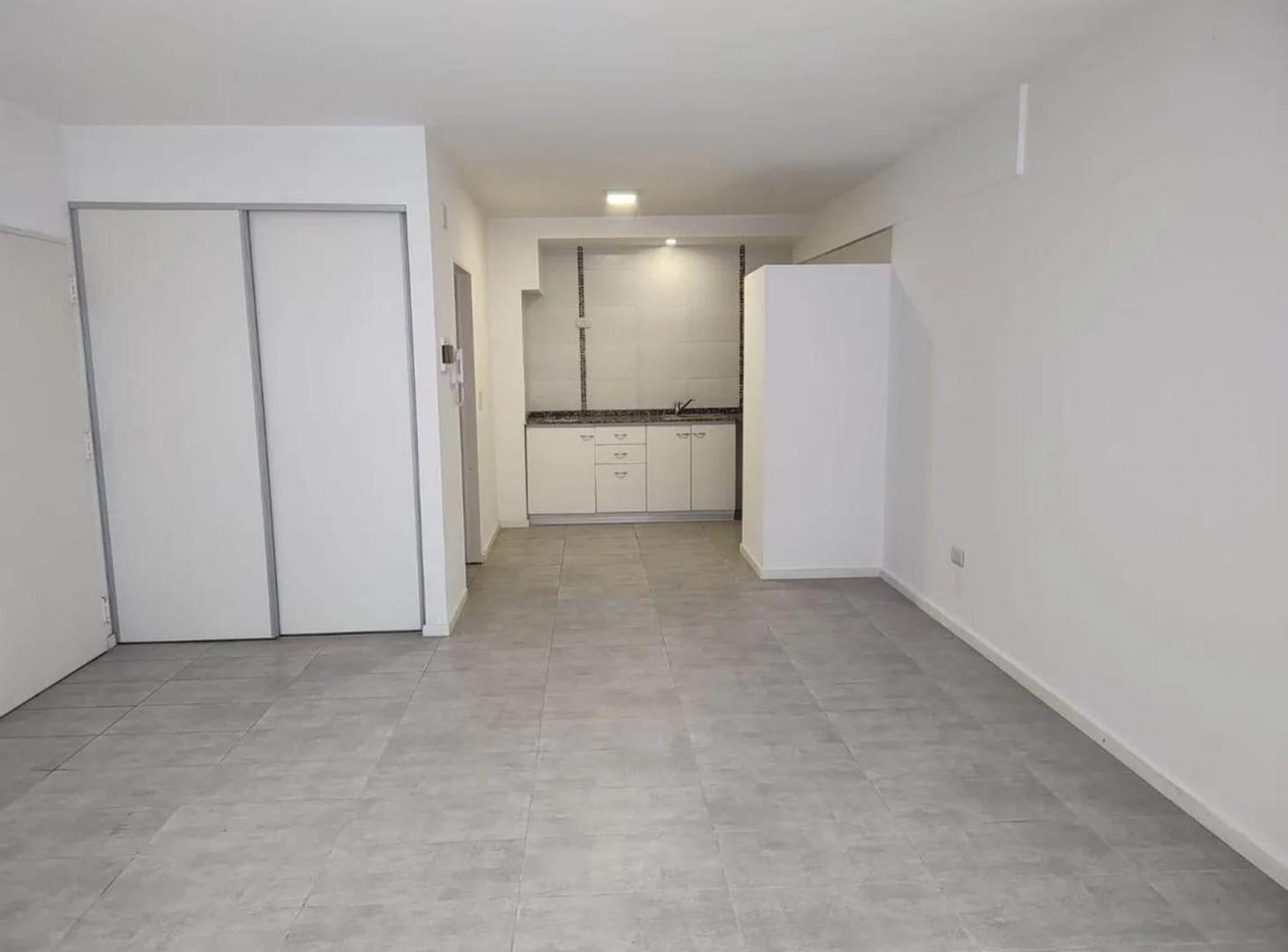 Foto de ALQUILER MONO IMPECABLE CON PATIO BOEDO, imagen 3