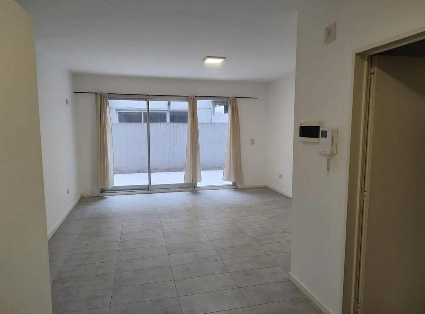 Foto de ALQUILER MONO IMPECABLE CON PATIO BOEDO, imagen 1