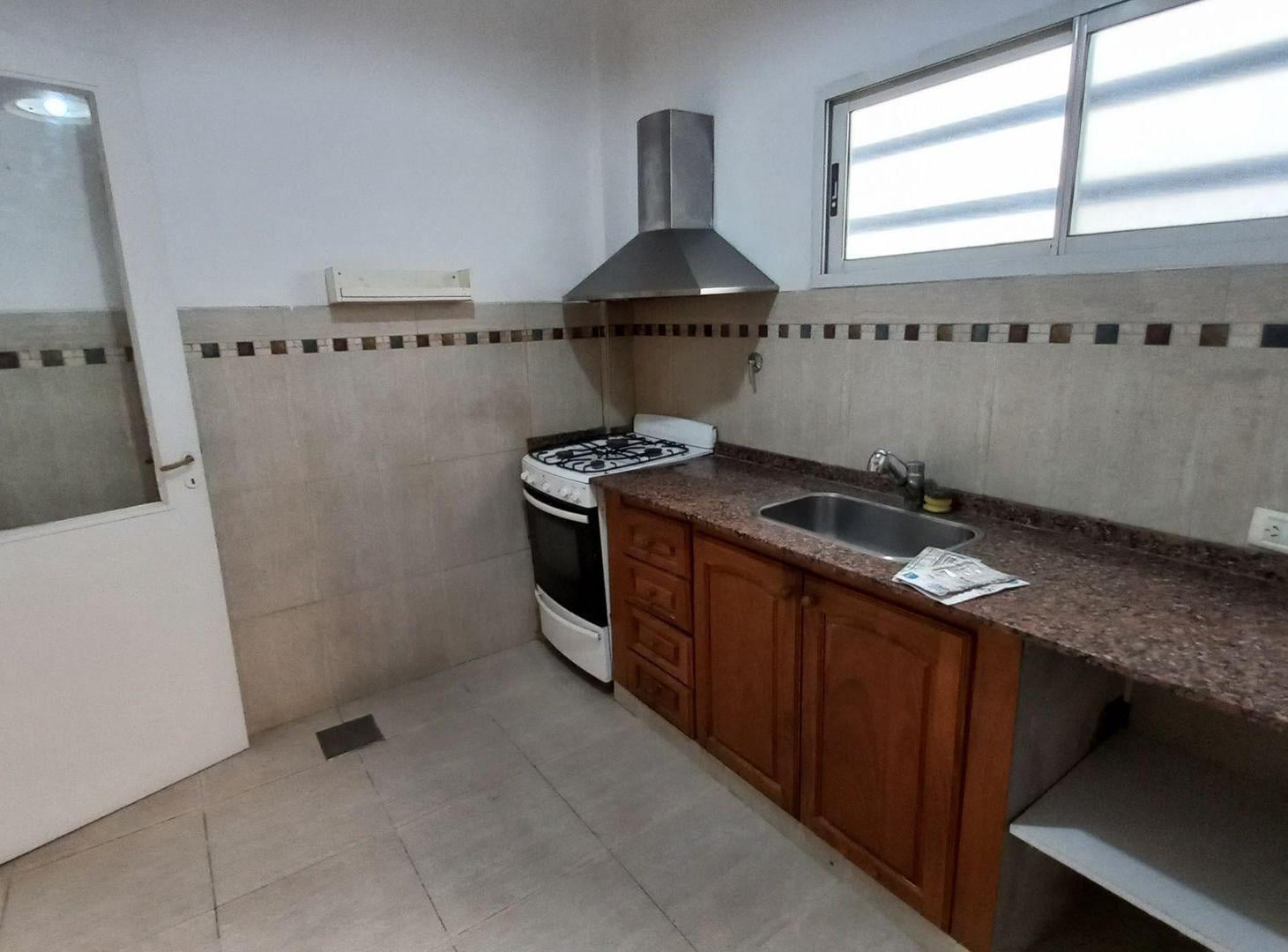 Foto de ALQUILER PH 3 AMBIENTES-TERRAZA-PATIO AL FRENTE, imagen 2