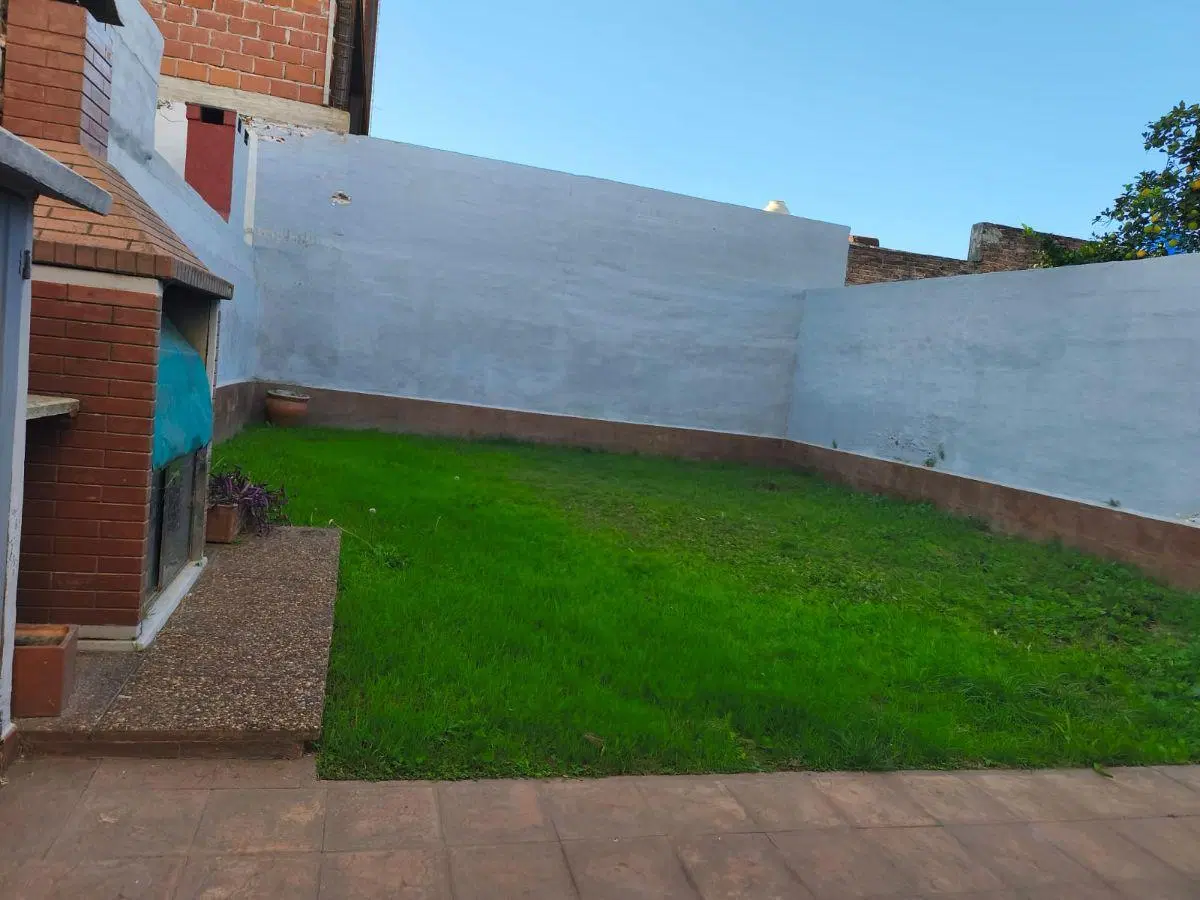 General BUSTOS casa con departamento 4