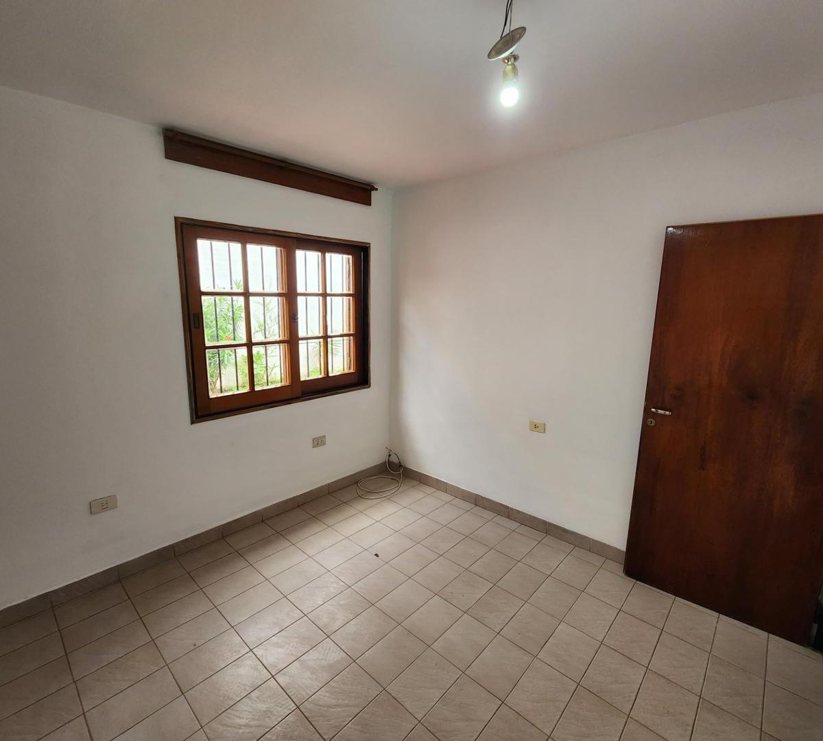 Foto de CASA 3 DORMITORIOS EN VENTA PATIO COCHERA APTO CREDITO, imagen 3