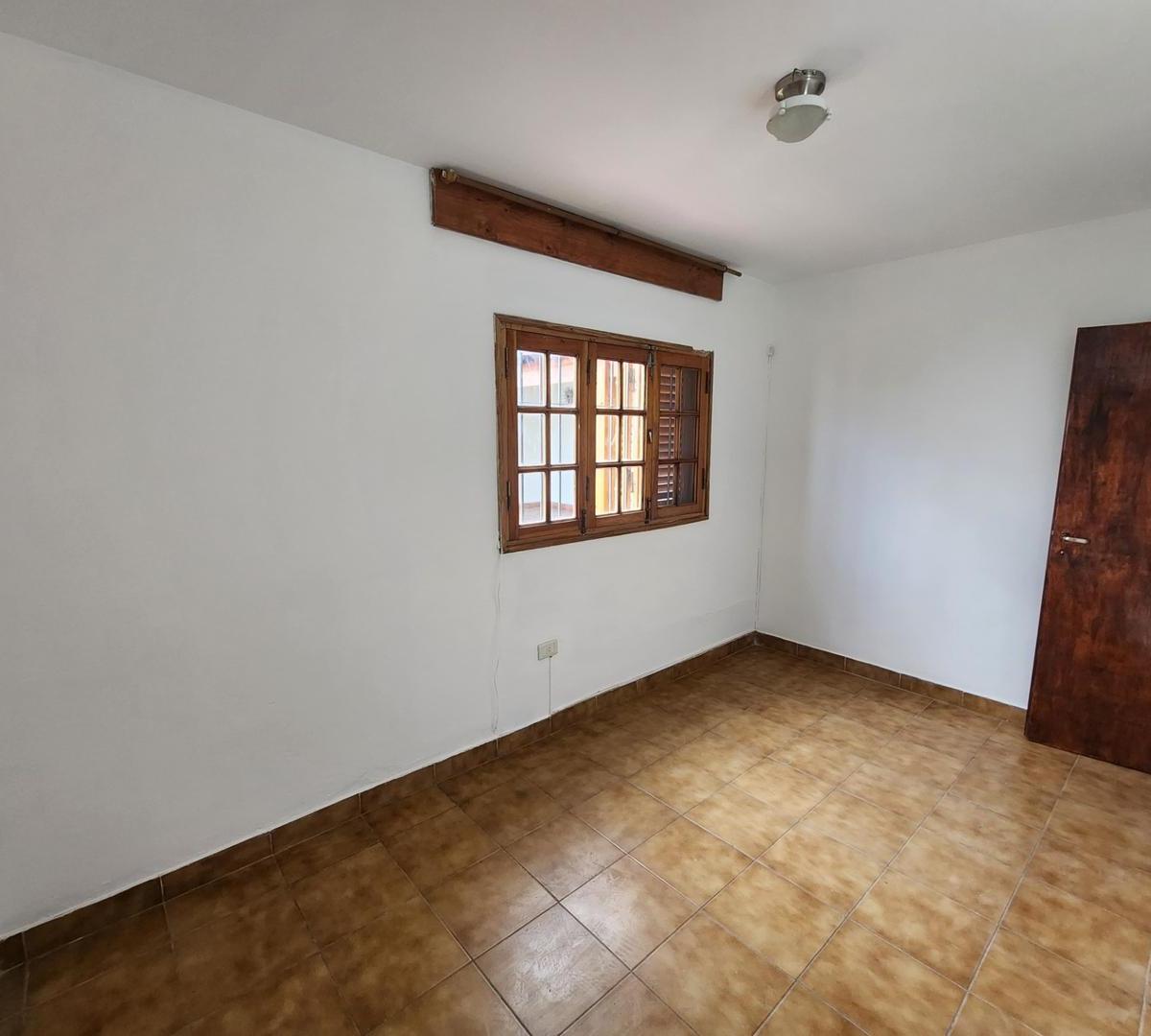 Foto de CASA 3 DORMITORIOS EN VENTA PATIO COCHERA APTO CREDITO, imagen 4