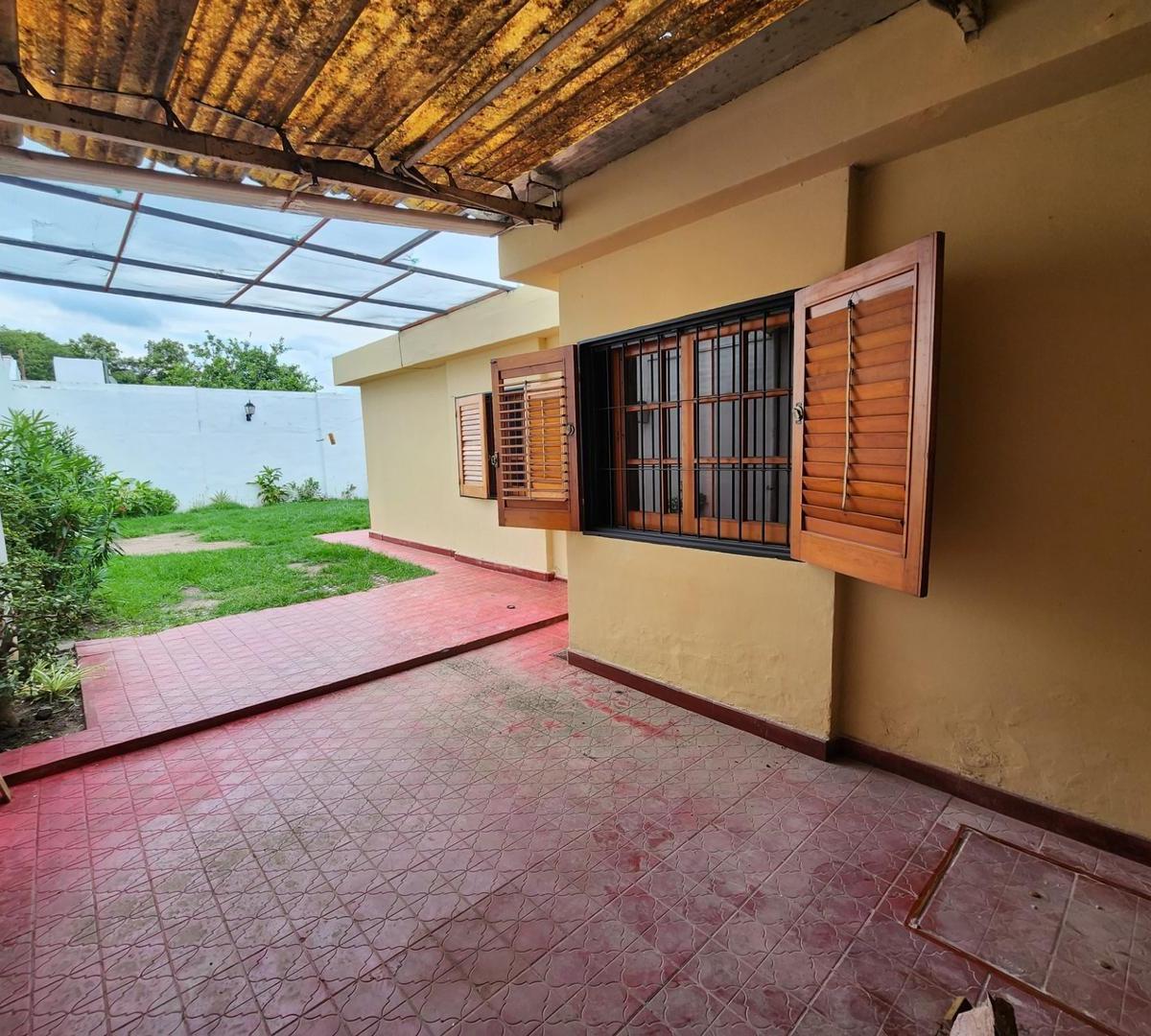 Foto de CASA 3 DORMITORIOS EN VENTA PATIO COCHERA APTO CREDITO, imagen 5