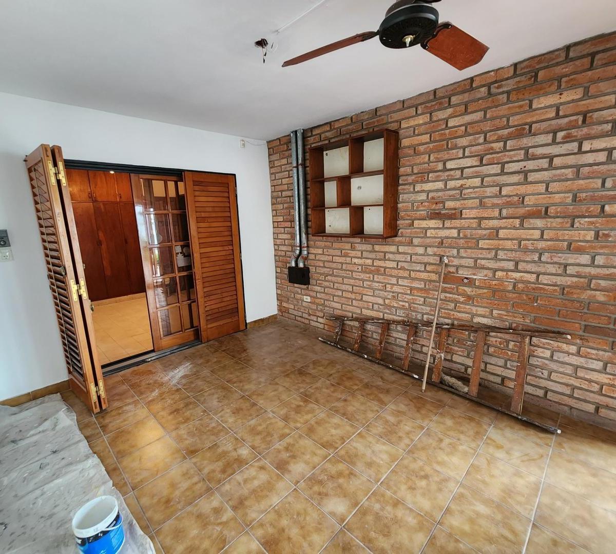 Foto de CASA 3 DORMITORIOS EN VENTA PATIO COCHERA APTO CREDITO, imagen 2