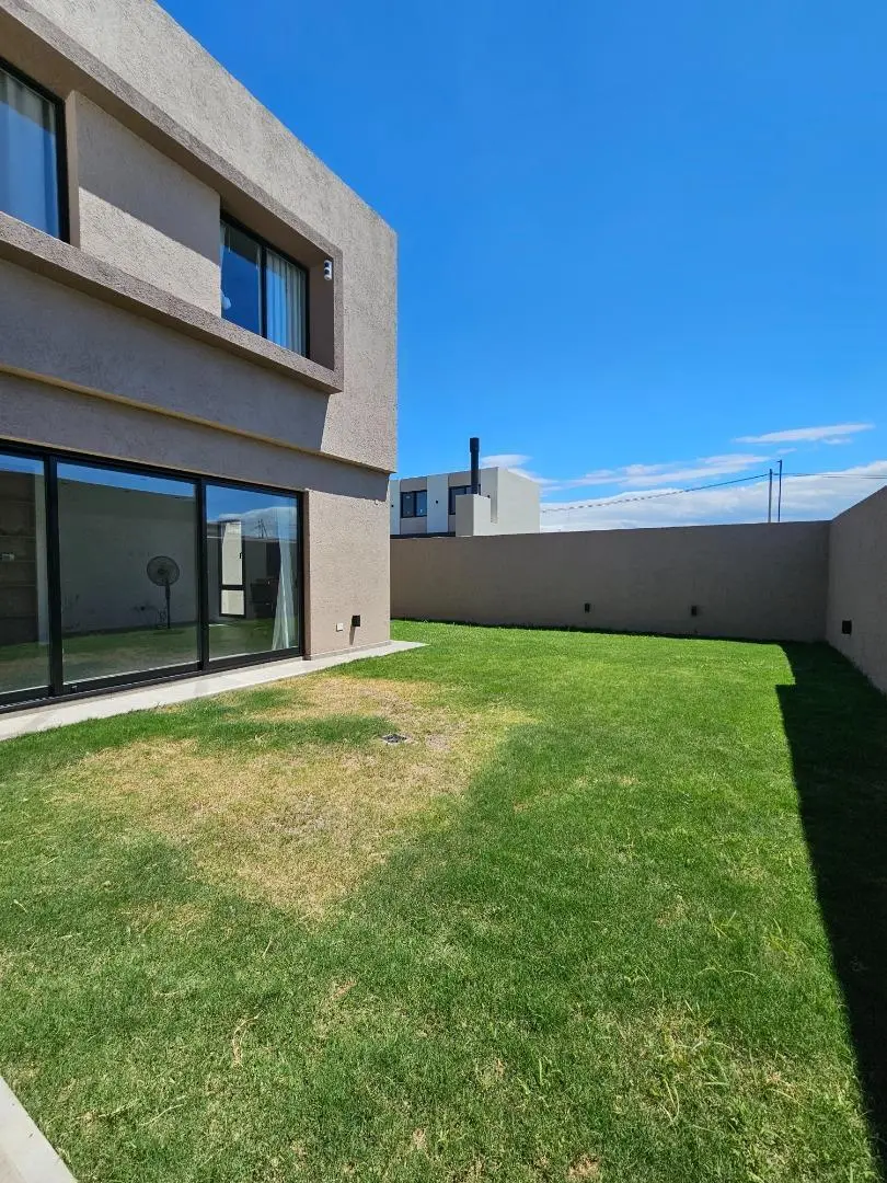 VENTA CASA 3 DORMITORIOS AMPLIO PATIO QUEBRADAS MANANTIALES 3