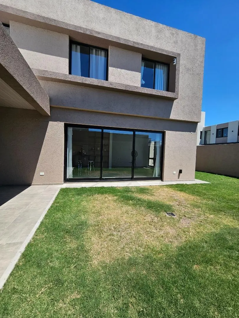 VENTA CASA 3 DORMITORIOS AMPLIO PATIO QUEBRADAS MANANTIALES 5