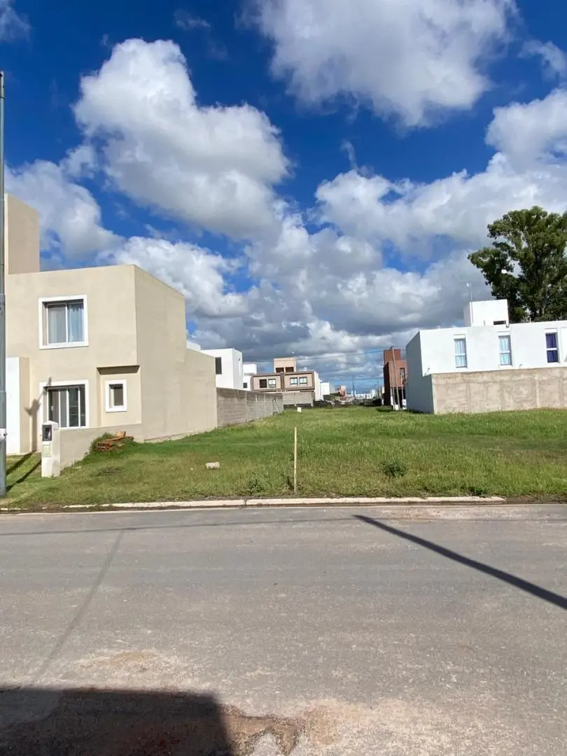 VENTA LOTE APTO DUPLEX 258m2 RINCONES MANANTIALES 2