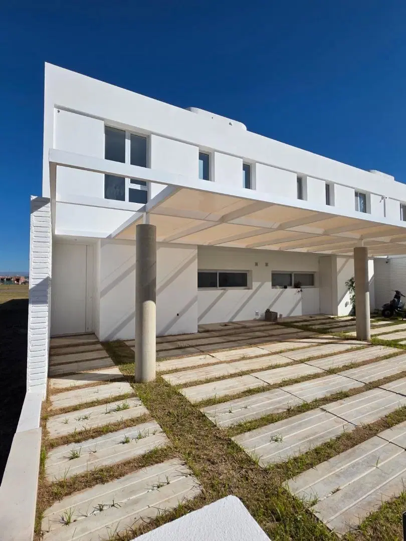 Venta duplex 3 dormitorios cochera patio BRISAS MANANTIALES 2