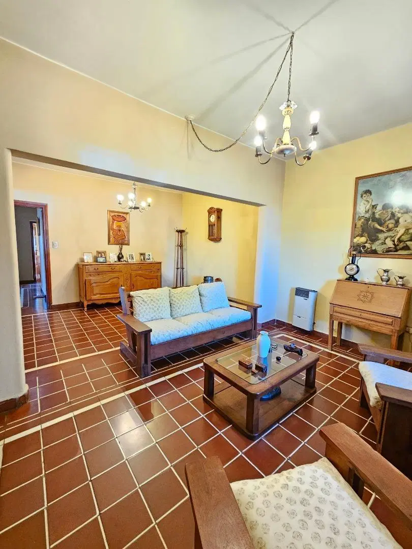 VENTA CASA 3 DORMITORIOS 2 BAÑOS PATIO QUINCHO 4
