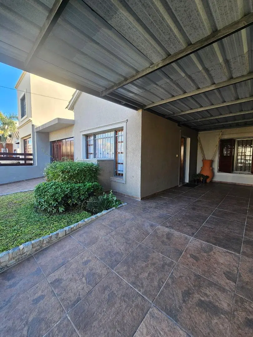 VENTA CASA 3 DORMITORIOS COCHERA DOBLE PATIO PILETA 2