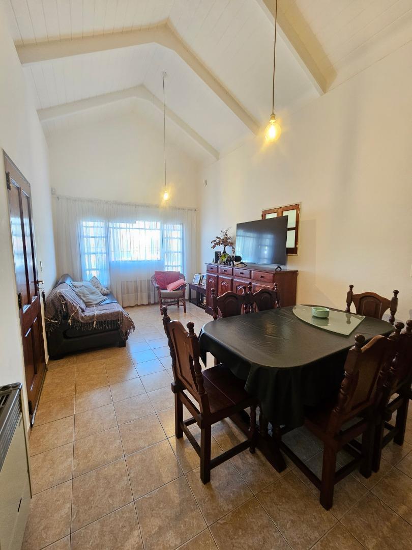 Foto de VENTA CASA DE 3 DORMITORIOS COCHERA DOBLE PATIO PILETA, imagen 4