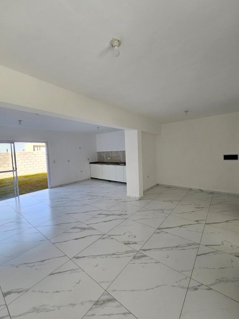 Foto de COLINAS DE MANANTIALES VENTA DUPLEX 3 DORMITORIOS 2 BAÑOS, imagen 3