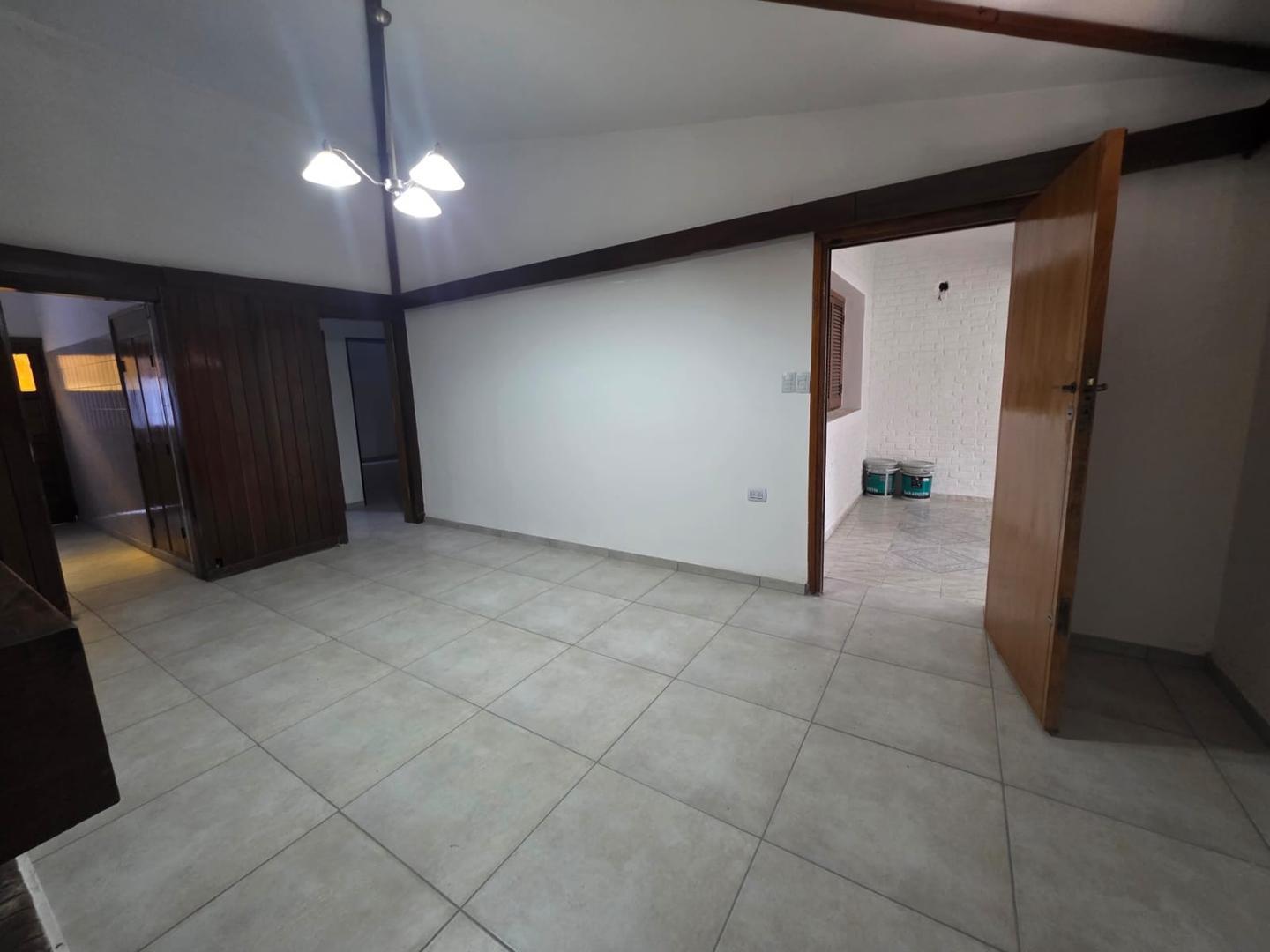Foto de CASA EN VENTA 3 DORMITORIOS 2 BAÑOS COCHERA PATIO CEMENTO, imagen 1