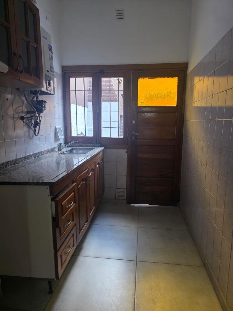 Foto de CASA EN VENTA 3 DORMITORIOS 2 BAÑOS COCHERA PATIO CEMENTO, imagen 3