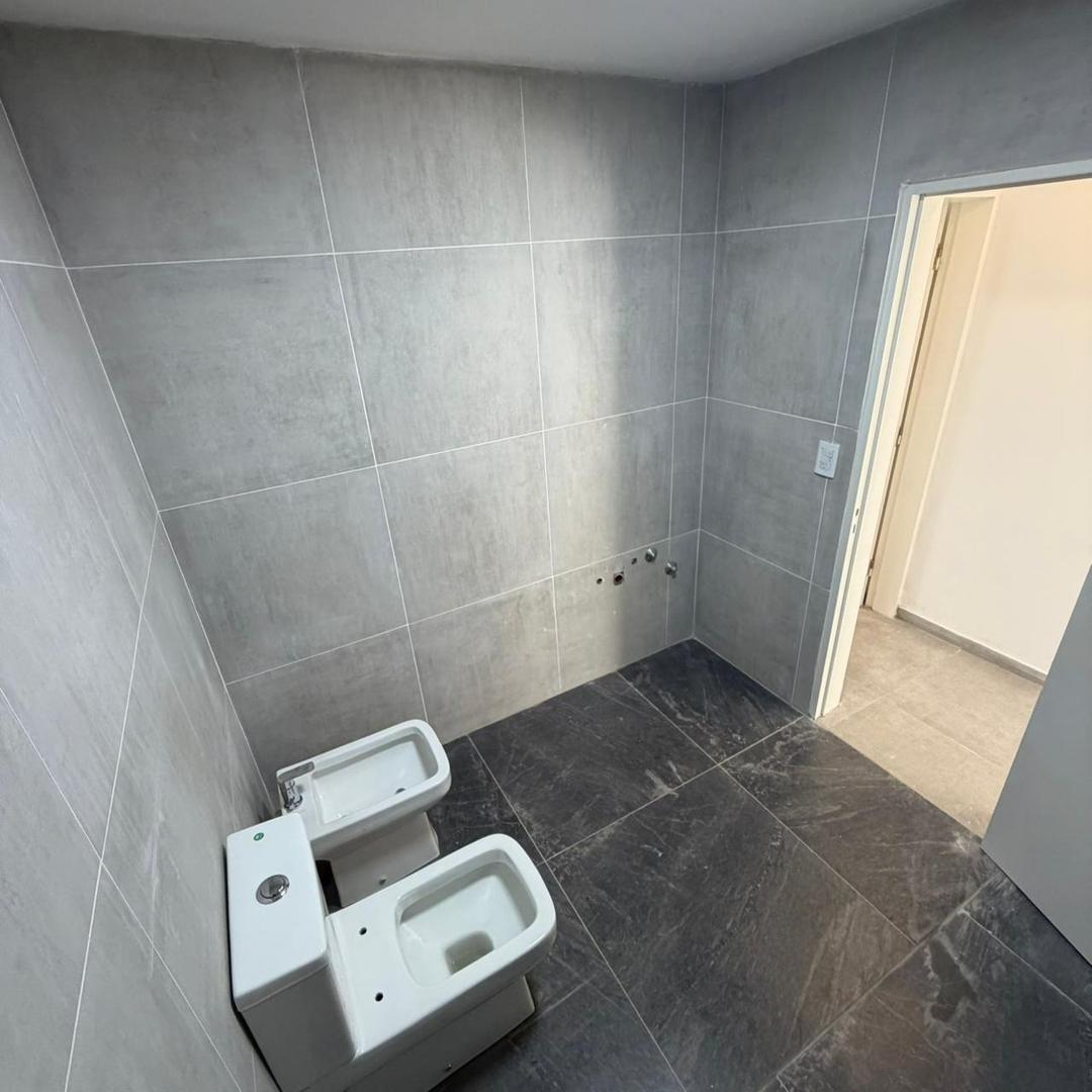 Foto de VENTA CASA 2 DORMITORIOS EN SUITE PATIO AMPLIO COCHERA DOBLE, imagen 5