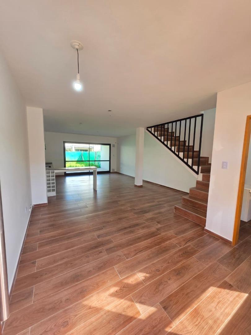 Foto de DUPLEX EN ALQUILER DOCTA AVENIDA- 2 DOR-2 BAÑOS-PATIO, imagen 5