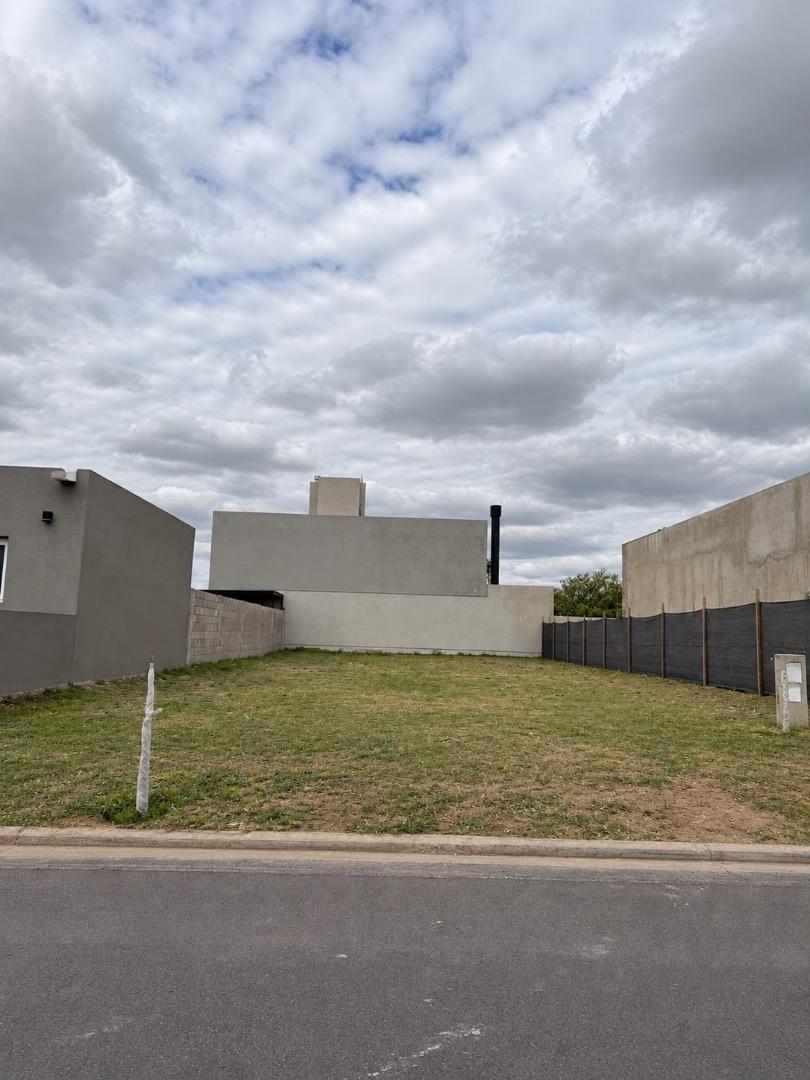 Foto de VENTA LOTE APTO DUPLEX 364m2 SOLARES DE MANANTIALES, imagen 4