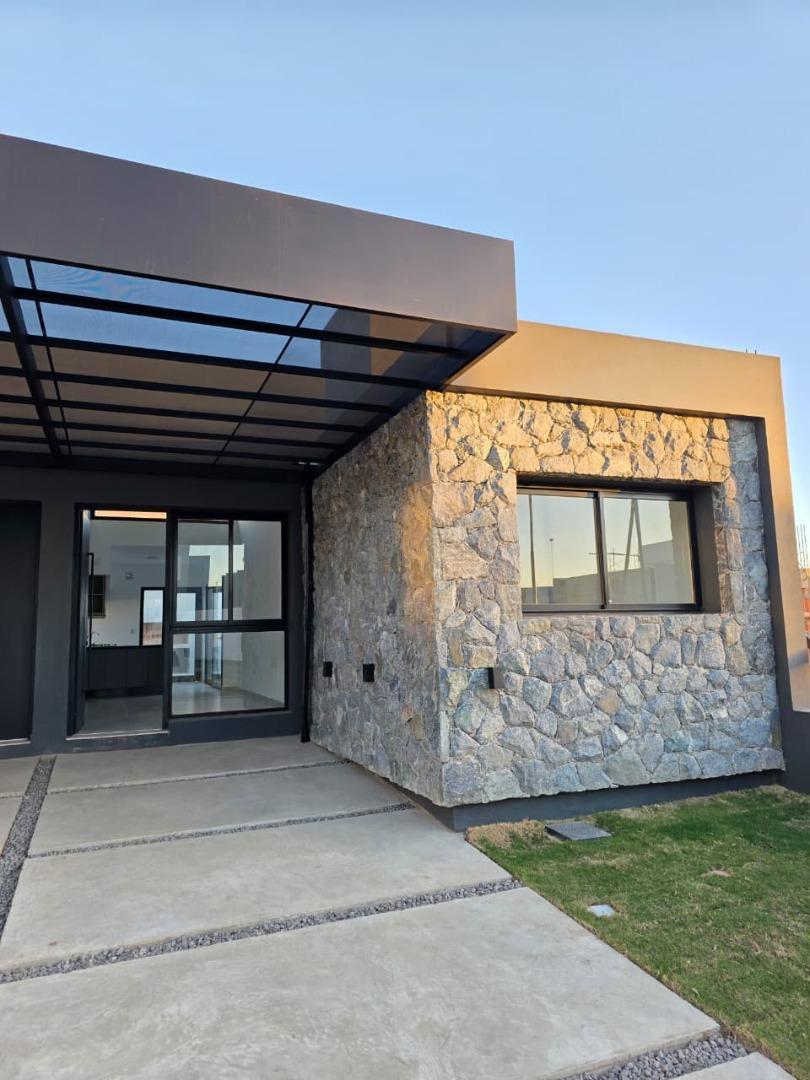 Foto de VENTA DUPLEX 2 DORMITORIOS RINCONES DE MANANTIALES, imagen 3