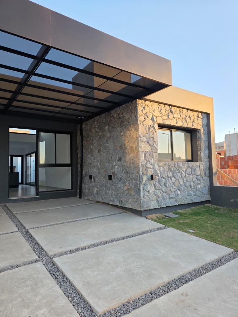 Foto de VENTA DUPLEX 2 DORMITORIOS RINCONES DE MANANTIALES, imagen 1