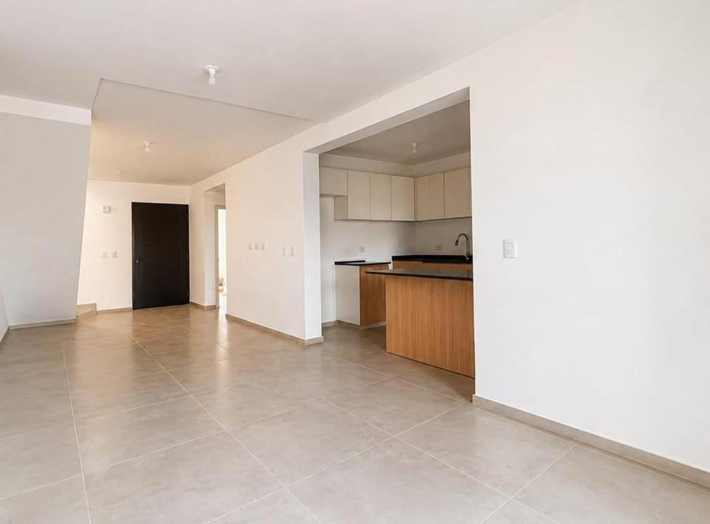 Foto de VENTA DUPLEX COLINAS MANANTIALES 3 DORMITORIOS FRENTE PLAZA, imagen 2