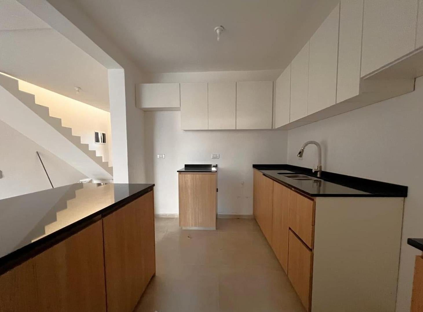 Foto de VENTA DUPLEX COLINAS MANANTIALES 3 DORMITORIOS FRENTE PLAZA, imagen 3
