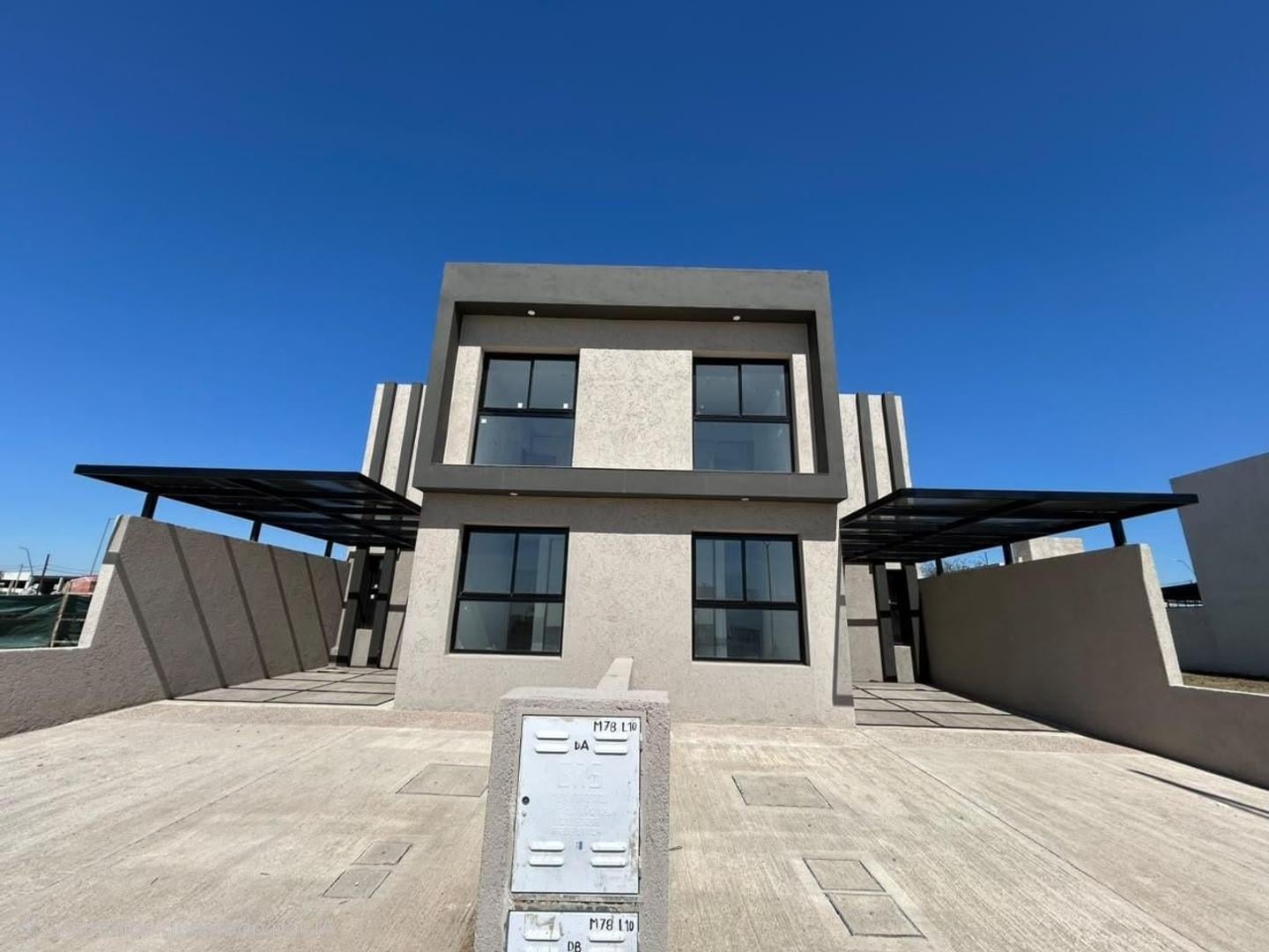 Foto de VENTA DUPLEX COLINAS MANANTIALES 3 DORMITORIOS FRENTE PLAZA, imagen 1