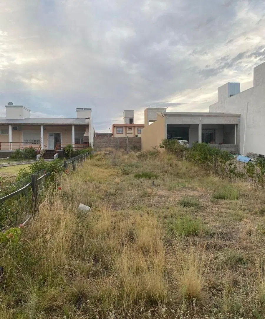 Terreno en venta con bases construidas - Las Grutas 5