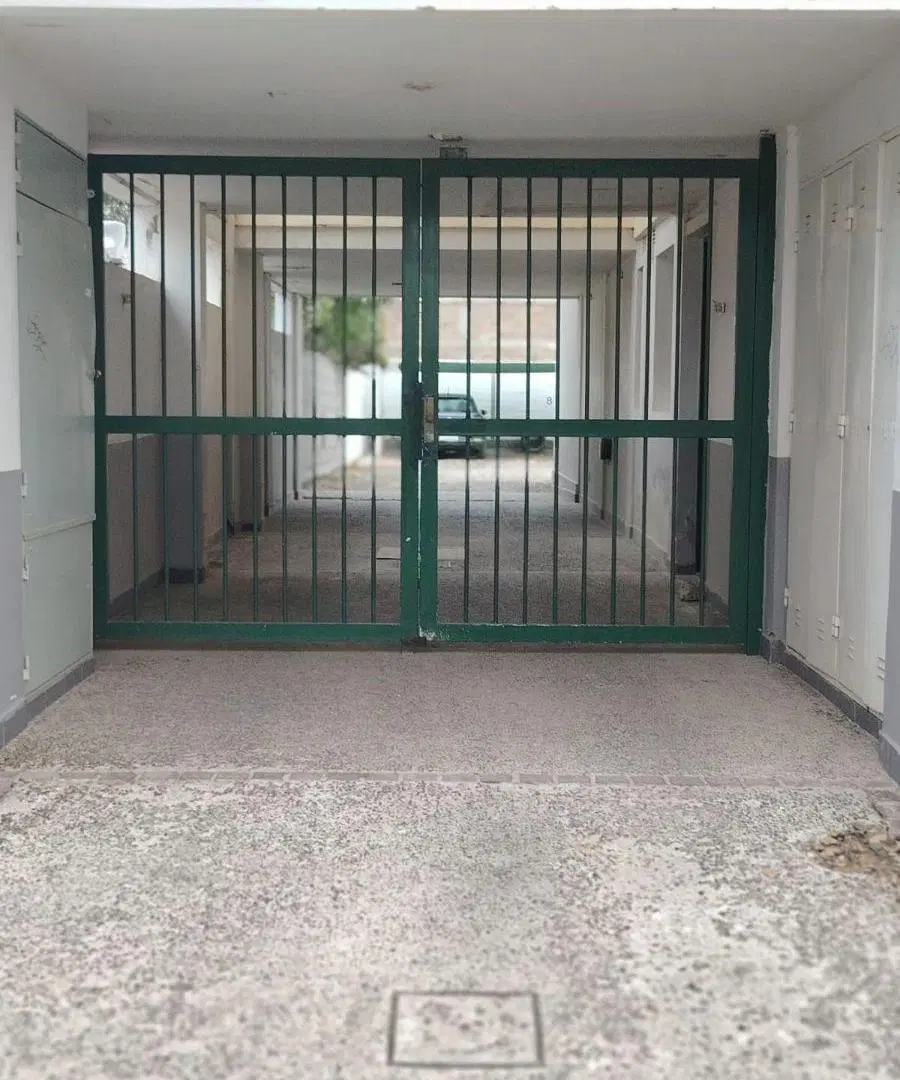 Monoambiente en alquiler con patio y cochera – Edificio San Marino II 5
