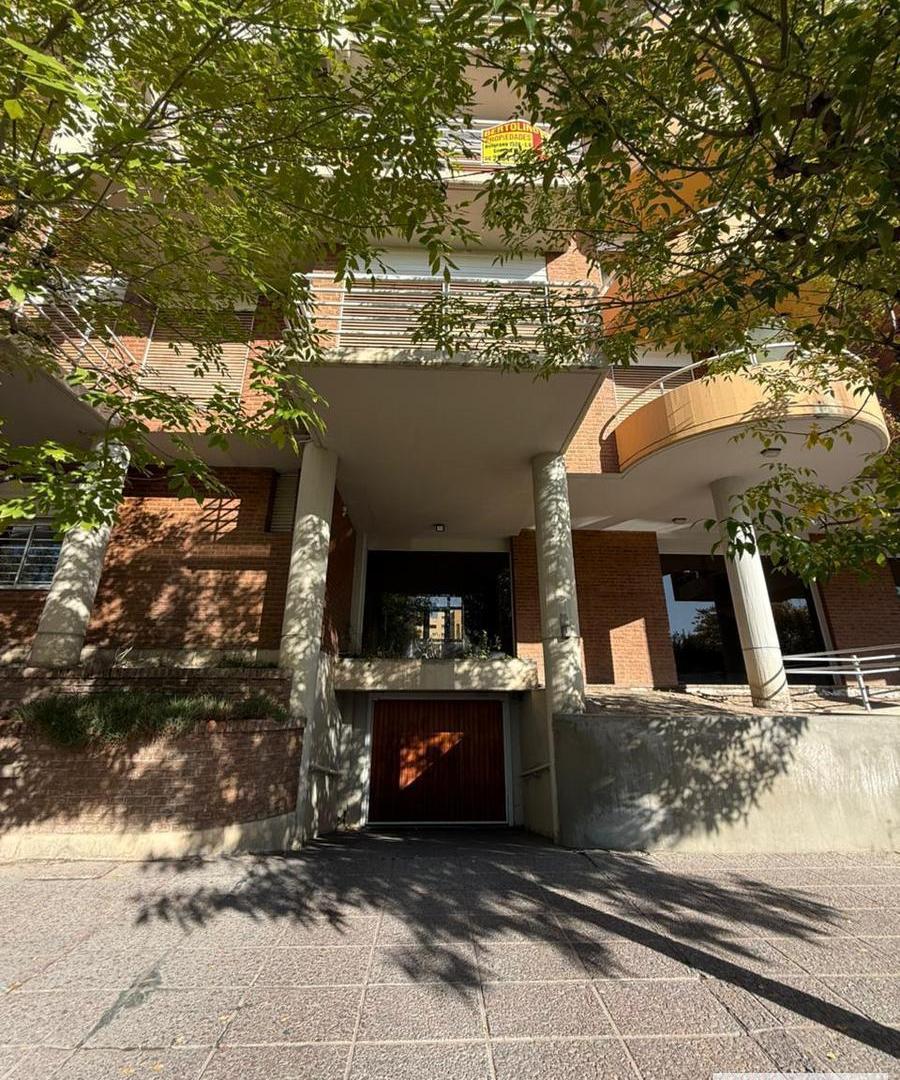 Foto de Departamento en venta de 145m2, General Roca, imagen 1