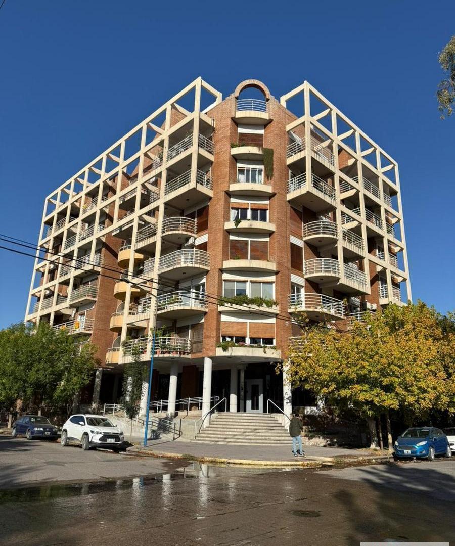 Foto de Departamento en venta de 145m2, General Roca, imagen 2